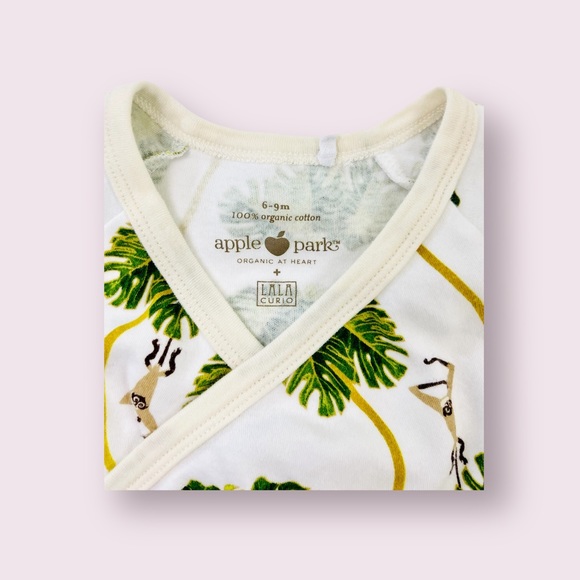 Apple Park: Lala Curio Kimono, Dancing Palms White. - Picture 2 of 5